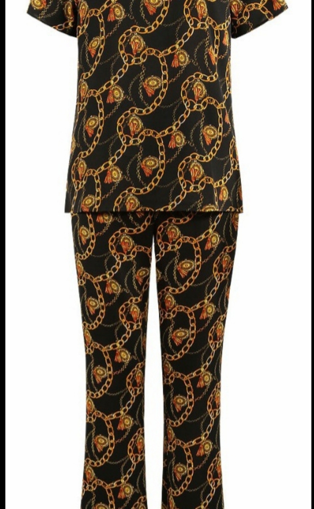 Chained set - Picture 2 of 3